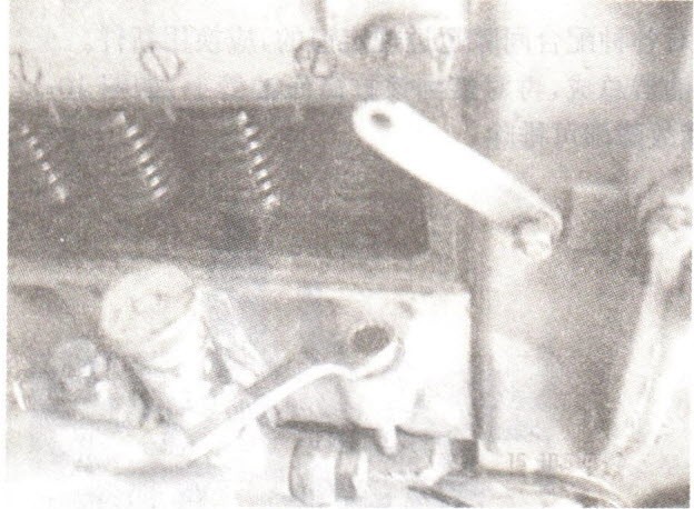 　　图10-14啧汹泵固定螺栓的位置